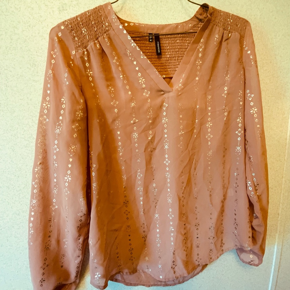 Sheer Medium Maurices blush and gold blouse shirt